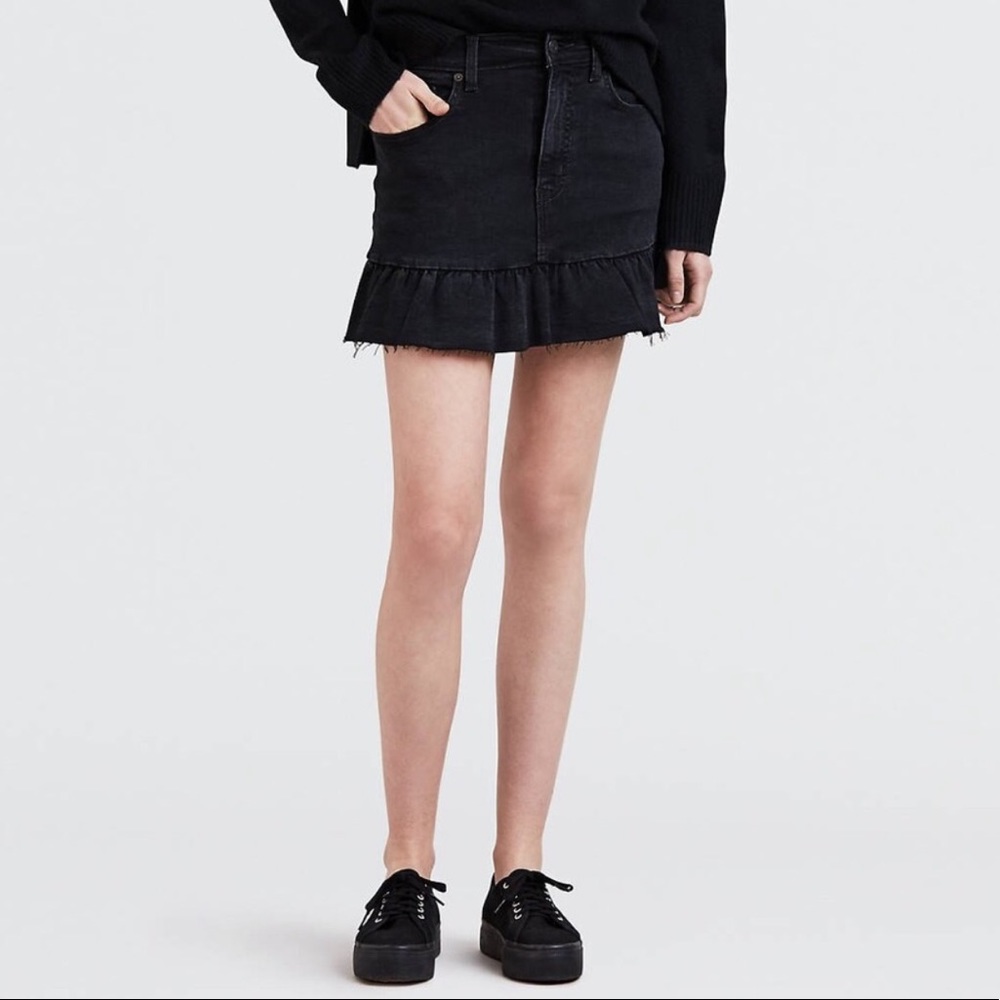 Levi’s mile high ruffle skirt